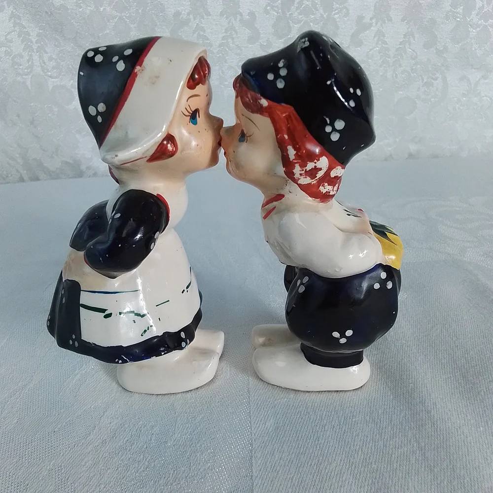 Charming vintage kissing Dutch couple salt and pepper shakers